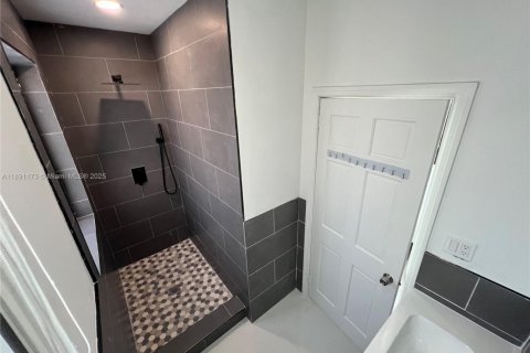 Снять в аренду виллу или дом в Майами-Бич, Флорида 3 спальни, 92.9м2, № 1944537 - фото 8