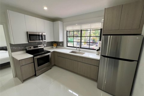 Снять в аренду виллу или дом в Майами-Бич, Флорида 3 спальни, 92.9м2, № 1944537 - фото 3