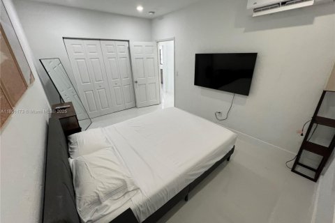 Снять в аренду виллу или дом в Майами-Бич, Флорида 3 спальни, 92.9м2, № 1944537 - фото 11