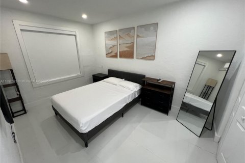 Снять в аренду виллу или дом в Майами-Бич, Флорида 3 спальни, 92.9м2, № 1944537 - фото 9