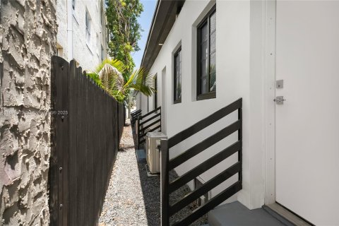 Снять в аренду виллу или дом в Майами-Бич, Флорида 3 спальни, 92.9м2, № 1944537 - фото 22