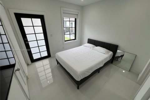 Снять в аренду виллу или дом в Майами-Бич, Флорида 3 спальни, 92.9м2, № 1944537 - фото 5