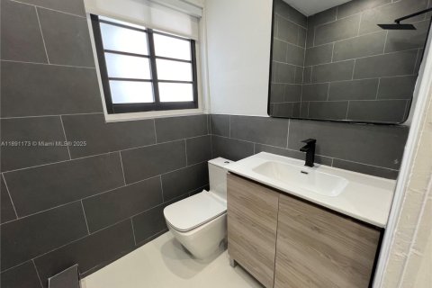 Снять в аренду виллу или дом в Майами-Бич, Флорида 3 спальни, 92.9м2, № 1944537 - фото 17