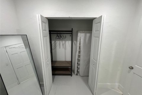 Снять в аренду виллу или дом в Майами-Бич, Флорида 3 спальни, 92.9м2, № 1944537 - фото 14