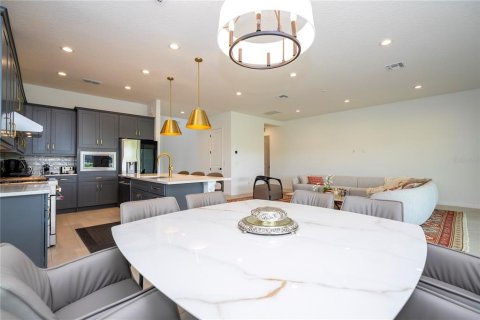 House in Winter Garden, Florida 5 bedrooms, 361.76 sq.m. № 2211532 - photo 13