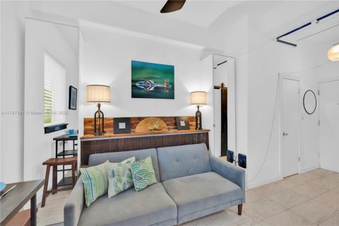 Condo in Miami Beach, Florida  № 1940792 - photo 2