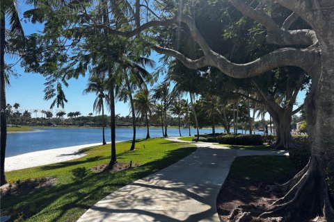 Снять в аренду виллу или дом в Дорал, Флорида 4 спальни, 212.47м2, № 2031165 - фото 22