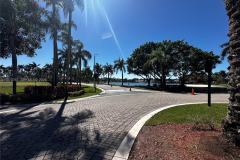 Снять в аренду виллу или дом в Дорал, Флорида 4 спальни, 212.47м2, № 2031165 - фото 23