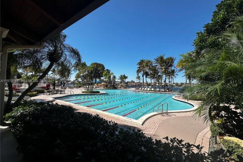 Снять в аренду виллу или дом в Дорал, Флорида 4 спальни, 212.47м2, № 2031165 - фото 17