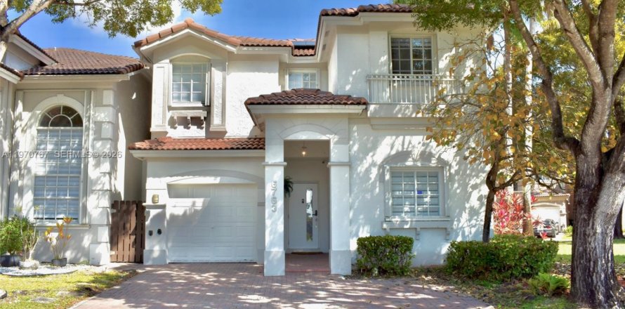 Дом в Дорал, Флорида 4 спальни, 212.47м2 № 2031165