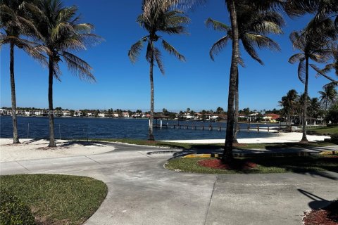 Снять в аренду виллу или дом в Дорал, Флорида 4 спальни, 212.47м2, № 2031165 - фото 21