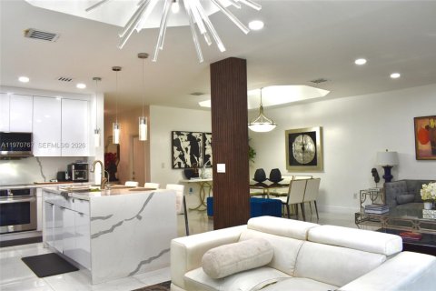 Снять в аренду виллу или дом в Дорал, Флорида 4 спальни, 212.47м2, № 2031165 - фото 7