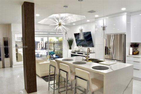 Снять в аренду виллу или дом в Дорал, Флорида 4 спальни, 212.47м2, № 2031165 - фото 8