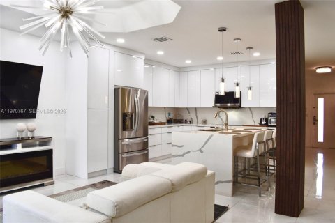 Снять в аренду виллу или дом в Дорал, Флорида 4 спальни, 212.47м2, № 2031165 - фото 6