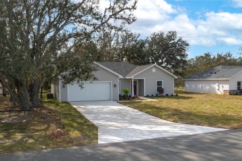 House in Avon Park, Florida 3 bedrooms, 151.62 sq.m. № 1422691 - photo 1