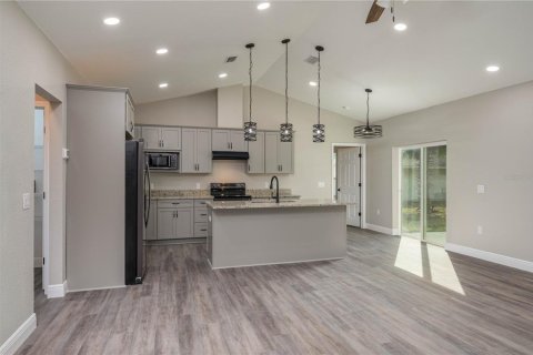 House in Avon Park, Florida 3 bedrooms, 151.62 sq.m. № 1422691 - photo 6