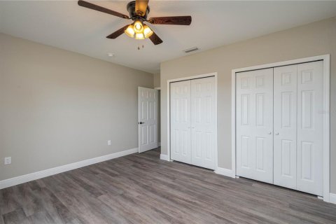 House in Avon Park, Florida 3 bedrooms, 151.62 sq.m. № 1422691 - photo 9
