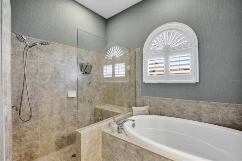 House in Cortez, Florida 4 bedrooms, 347.64 sq.m. № 1557103 - photo 24