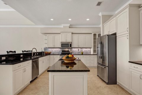 House in Cortez, Florida 4 bedrooms, 347.64 sq.m. № 1557103 - photo 13
