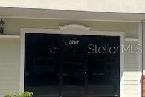 Propiedad comercial en alquiler en Mount Dora, Florida, 105.54 m2 № 1690561 - foto 1