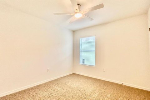 Villa ou maison à louer à Poinciana, Floride: 3 chambres, 140.84 m2 № 2411580 - photo 8