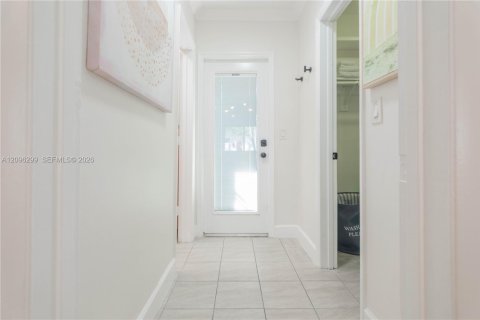 Villa ou maison à louer à Fort Lauderdale, Floride: 42.46 m2 № 2388492 - photo 16