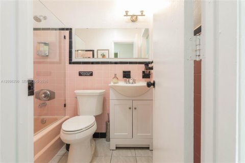Villa ou maison à louer à Fort Lauderdale, Floride: 42.46 m2 № 2388492 - photo 19