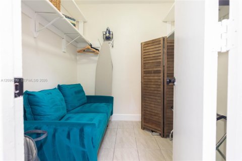 Villa ou maison à louer à Fort Lauderdale, Floride: 42.46 m2 № 2388492 - photo 17