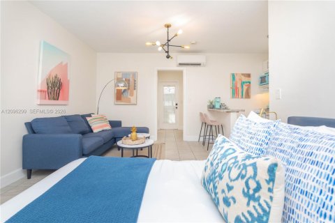 Villa ou maison à louer à Fort Lauderdale, Floride: 42.46 m2 № 2388492 - photo 5