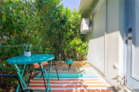 Villa ou maison à louer à Fort Lauderdale, Floride: 42.46 m2 № 2388492 - photo 22
