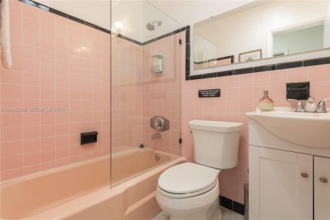 Villa ou maison à louer à Fort Lauderdale, Floride: 42.46 m2 № 2388492 - photo 20