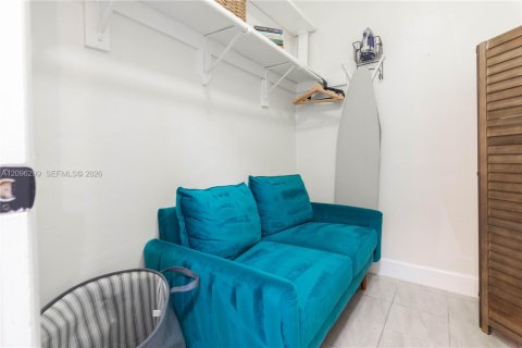 Villa ou maison à louer à Fort Lauderdale, Floride: 42.46 m2 № 2388492 - photo 18