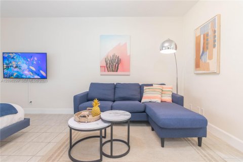 Villa ou maison à louer à Fort Lauderdale, Floride: 42.46 m2 № 2388492 - photo 10