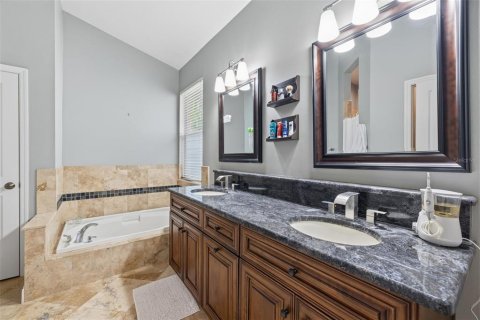 Villa ou maison à vendre à Tampa, Floride: 4 chambres, 157.84 m2 № 2148329 - photo 15