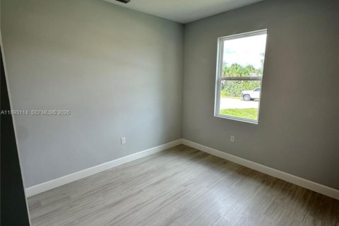 Купить виллу или дом в Порт-Шарлотт, Флорида 4 спальни, № 1945224 - фото 14