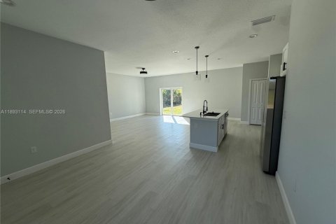 Купить виллу или дом в Порт-Шарлотт, Флорида 4 спальни, № 1945224 - фото 23