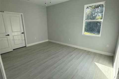 Купить виллу или дом в Порт-Шарлотт, Флорида 4 спальни, № 1945224 - фото 16