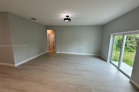 Casa en venta en Port Charlotte, Florida, 4 dormitorios № 1945224 - foto 4