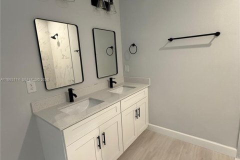 Купить виллу или дом в Порт-Шарлотт, Флорида 4 спальни, № 1945224 - фото 19