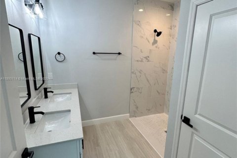 Casa en venta en Port Charlotte, Florida, 4 dormitorios № 1945224 - foto 8