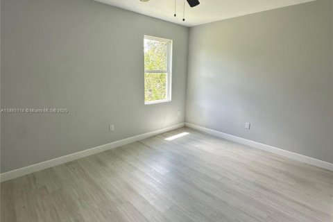 Casa en venta en Port Charlotte, Florida, 4 dormitorios № 1945224 - foto 5