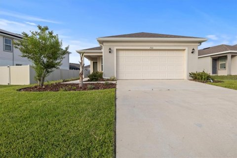 House in Clermont, Florida 4 bedrooms, 146.79 sq.m. № 2218217