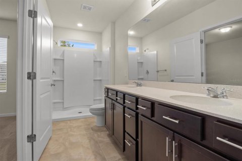 House in Clermont, Florida 4 bedrooms, 146.79 sq.m. № 2218217 - photo 15