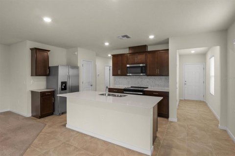 House in Clermont, Florida 4 bedrooms, 146.79 sq.m. № 2218217 - photo 5