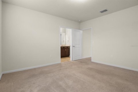 House in Clermont, Florida 4 bedrooms, 146.79 sq.m. № 2218217 - photo 14