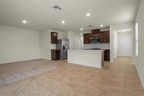 House in Clermont, Florida 4 bedrooms, 146.79 sq.m. № 2218217 - photo 4