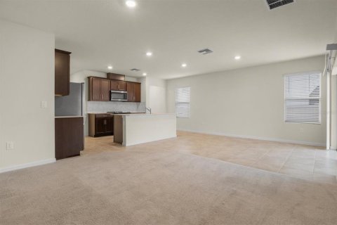 House in Clermont, Florida 4 bedrooms, 146.79 sq.m. № 2218217 - photo 9