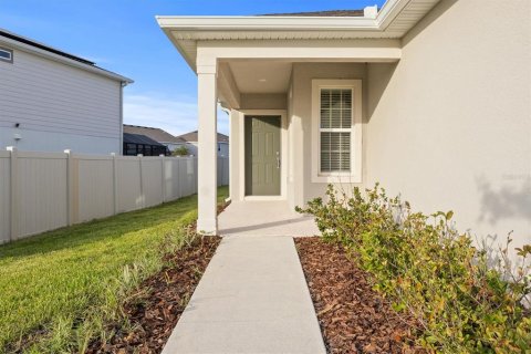 House in Clermont, Florida 4 bedrooms, 146.79 sq.m. № 2218217 - photo 3