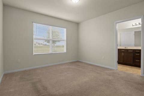 House in Clermont, Florida 4 bedrooms, 146.79 sq.m. № 2218217 - photo 13