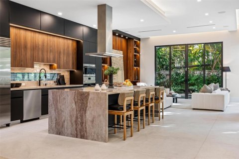 Casa en venta en Miami, Florida, 5 dormitorios, 461.91 m2 № 1728881 - foto 10